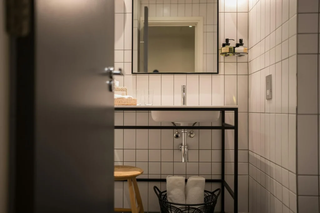 Banyo Yenileme Fiyatları 2026: Modern Tasarım ve Maliyet Rehberi