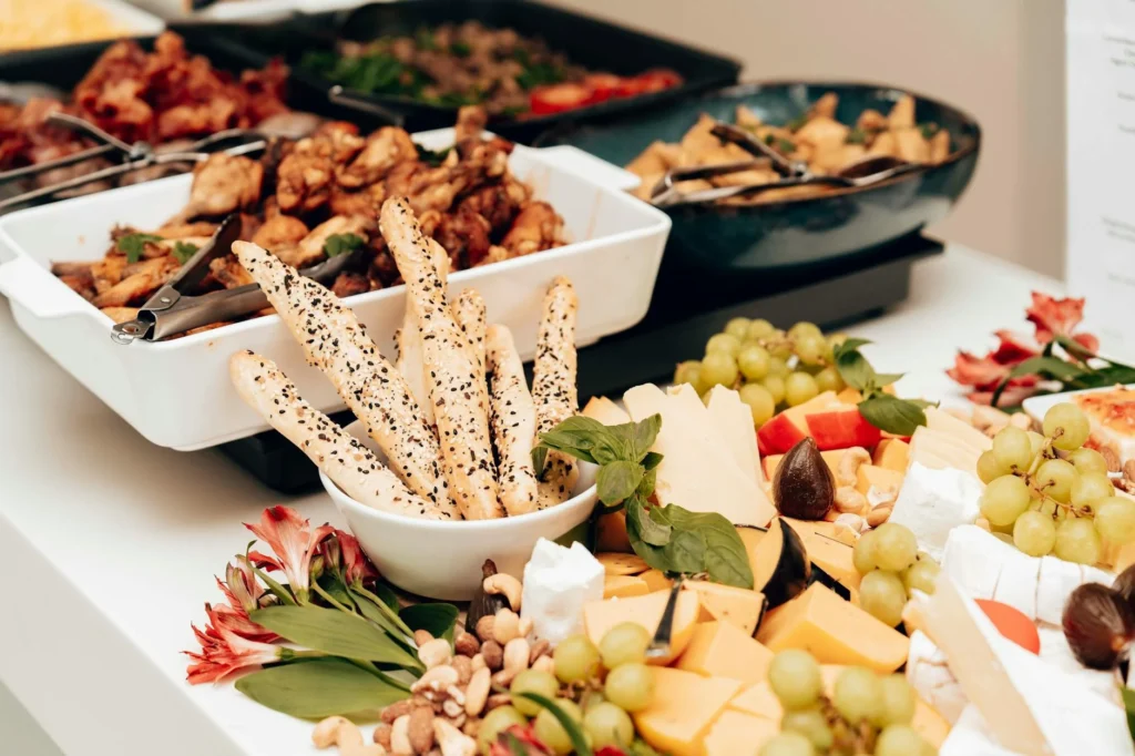 Catering ve Yemek Şirketleri: Güncel Maliyet Rehberi