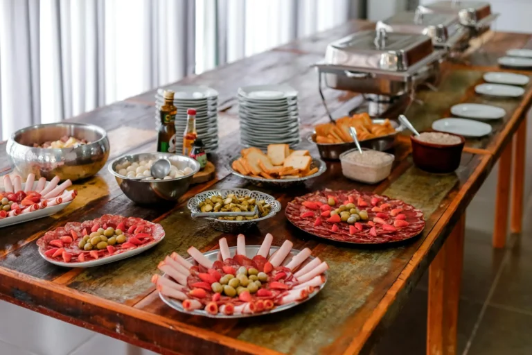 Catering ve Yemek Şirketleri: Güncel Maliyet Rehberi