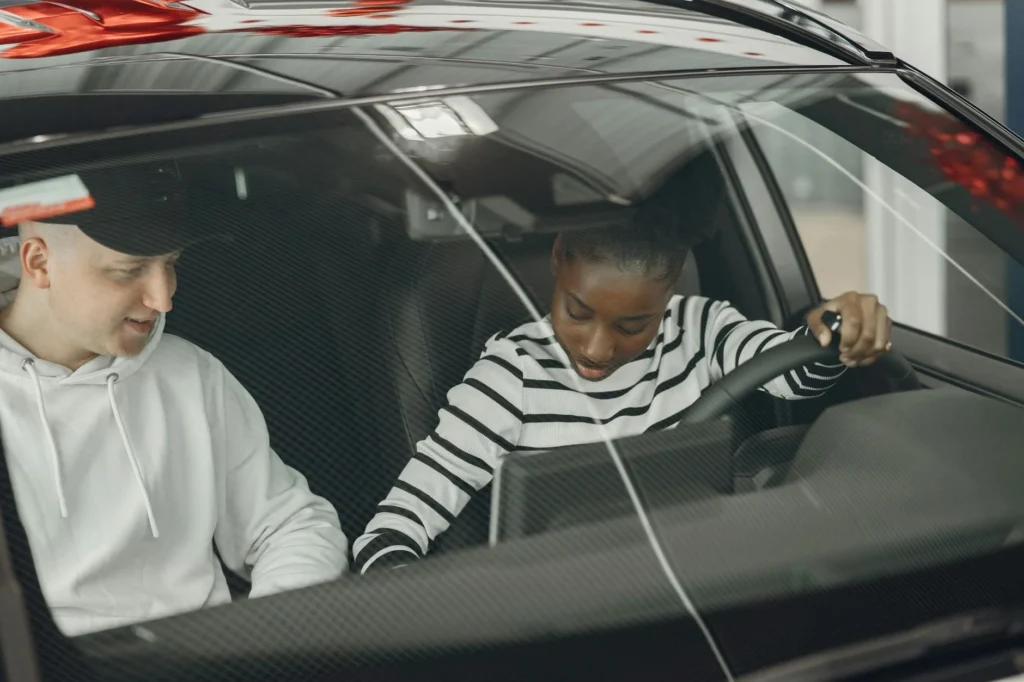 Özel Direksiyon Dersi Fiyatları: Güncel Maliyet ve Akıllı Seçim Rehberi