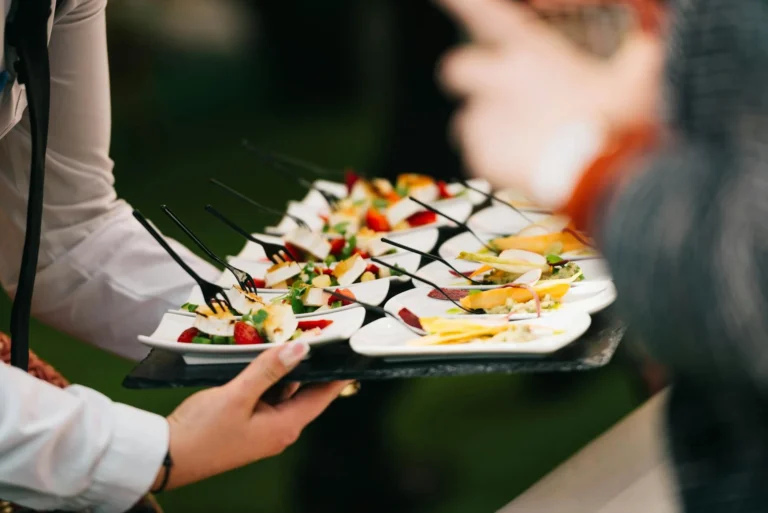 Güncel Catering ve Yemek Şirketi Fiyatları: Lezzet ve Bütçe Dengesi