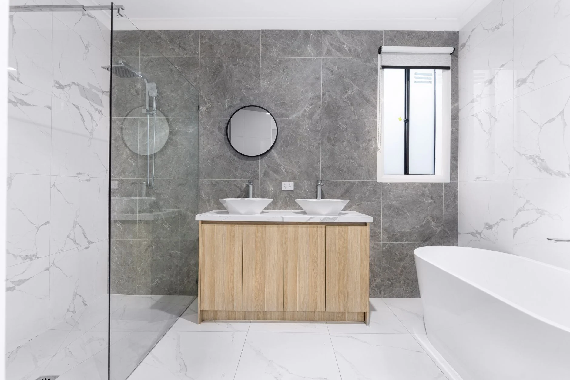 Banyo Yenileme Bütçesi Oluşturma: Güncel Fiyat Aralıkları ve Akıllı İpuçları