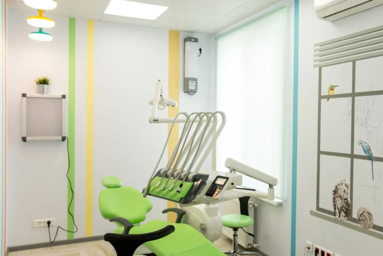 Diş İmplantı Fiyatları: Güncel Maliyetler ve Akıllı Çözümler