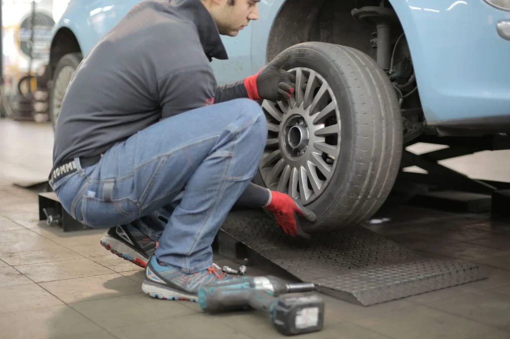 Oto Lastik Değişimi Ne Kadar? Güncel Fiyatlar ve Maliyet Rehberi