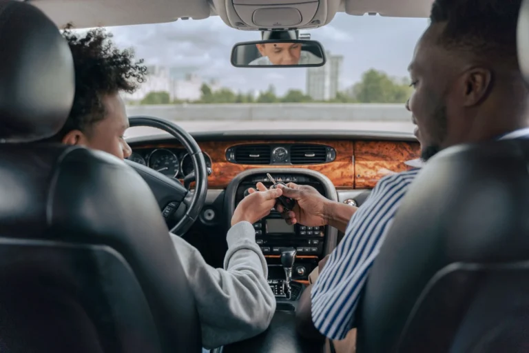 Özel Direksiyon Dersi Fiyatları: Güncel Ücretler ve Maliyet Rehberi